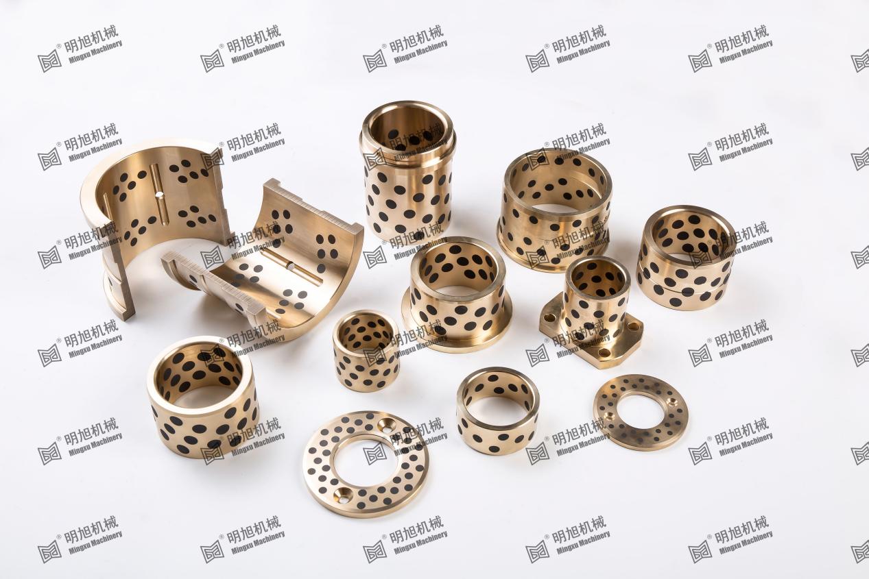 Quali fattori dovrebbero essere considerati quando si seleziona tra bronzo, acciaio e ceramica come materiale di base per cuscinetti a lubrificazione solida?